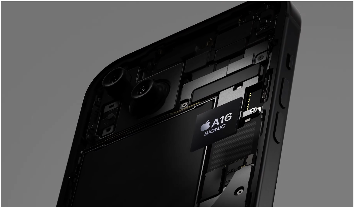 Chip A16 Bionic kết hợp với RAM 6GB LPDDR5 giúp nâng cao hiệu suất của iPhone 15 128GB